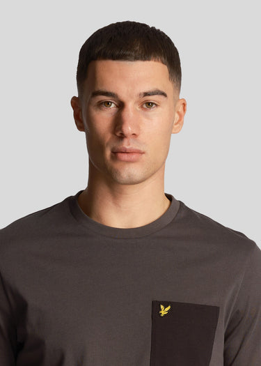 Lyle & Scott T-shirts Contrast pocket t-shirt - gunmetal-jet-black