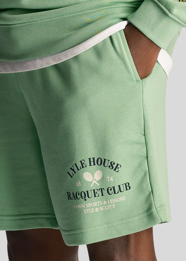 Lyle & Scott Korte Broeken Racquet club graphic sweat short - lawn green