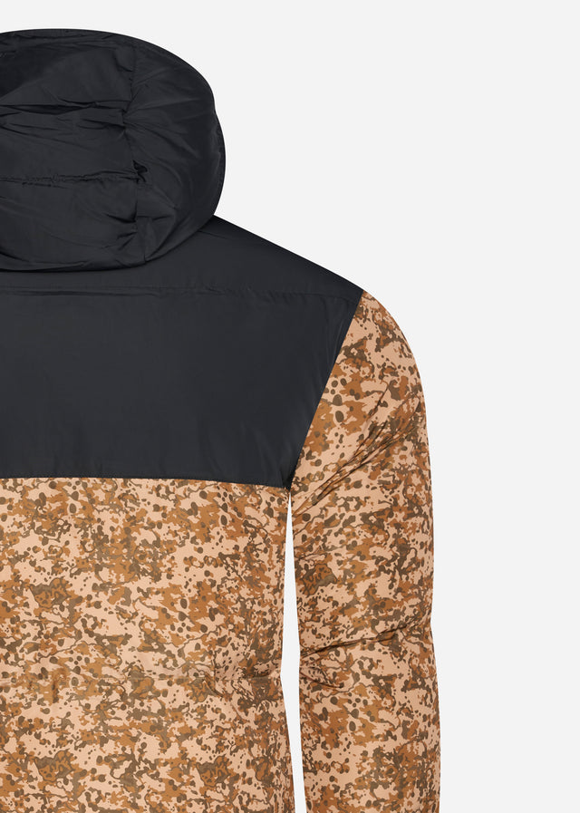 Lyle & Scott Jassen Earth print wadded jacket - jet black