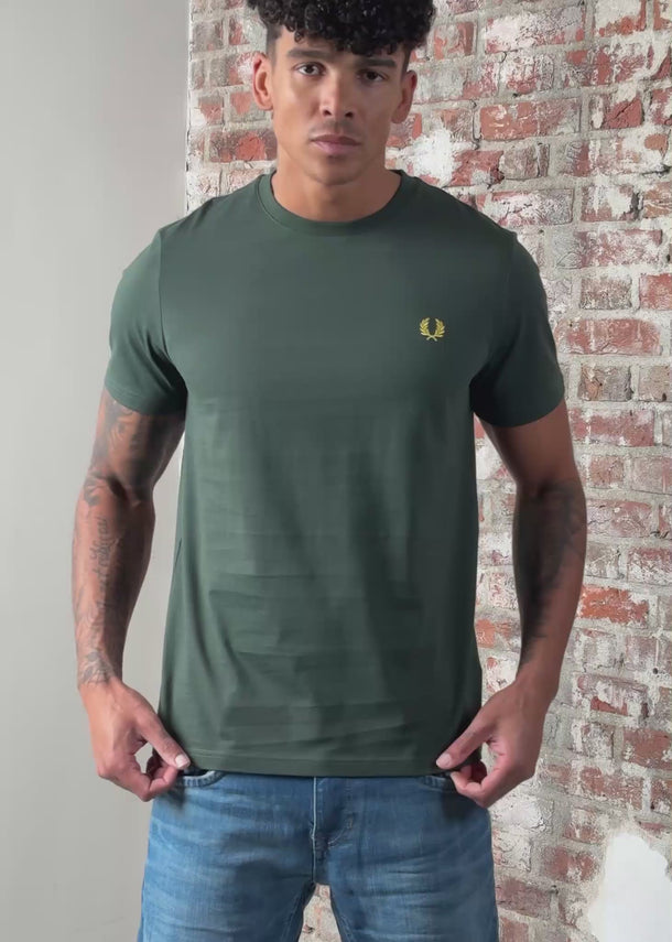 Fred Perry T-shirts Rear powder laurel graphic tee - court green