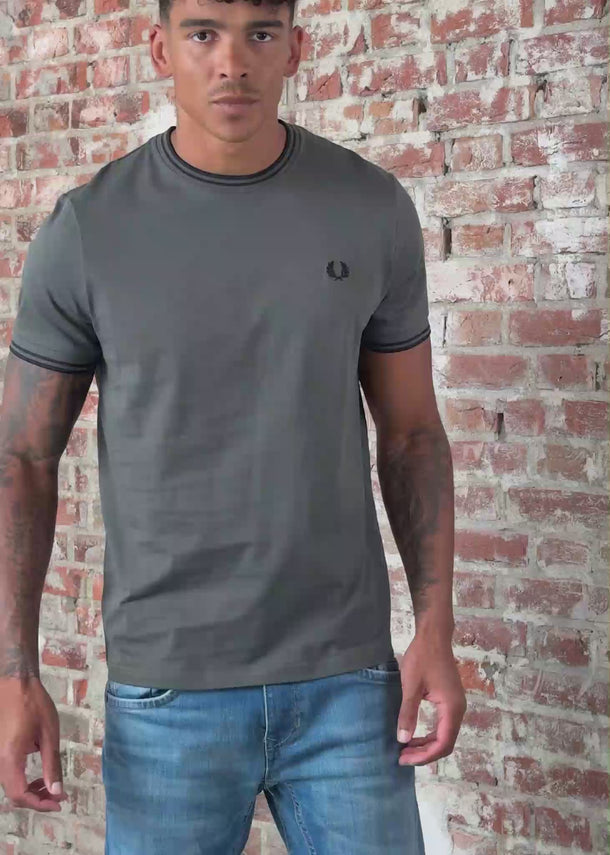 Fred Perry T-shirts Twin tipped t-shirt - Field Green Black